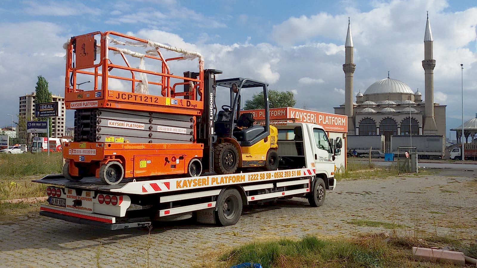 Aksaray Lojistik Depolarında Manlift ile Hızlı Cephe Çözümleri - İş Makinesi Kiralama Rehberi